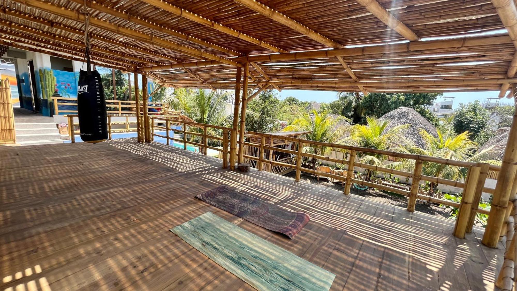 Shanti Surf Camp El Paredón Buena Vista Buitenkant foto